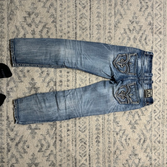 Slightly used buckle jeans do not fit anymore their size 32 all of them some of
